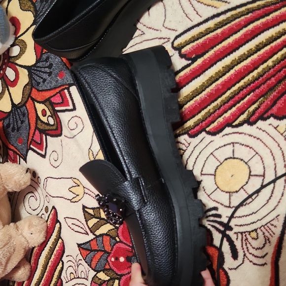 Shoes - Picture 4 of 6